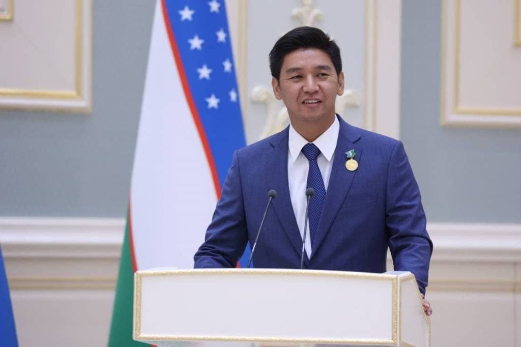 JENISBEK PIYAZOV: ENDI BEMALOL "O`ZBEKISTON VA QORAQALPOG`ISTON XALQ ARTISTI" DEB E`LON QILAVERINGLAR