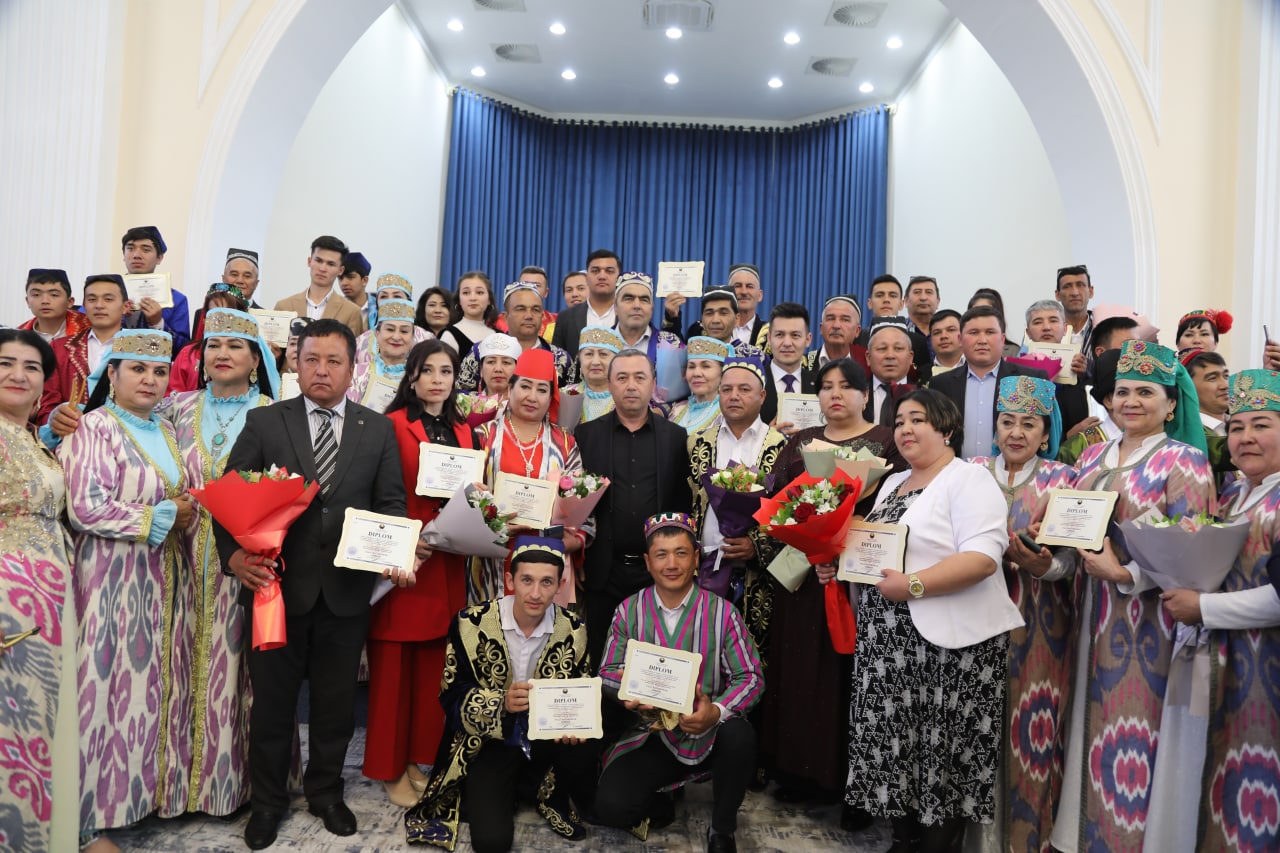 “Xalq havaskorlik jamoasi” hamda “Bolalar namunali jamoalari”ga diplom topshirish marosimi
