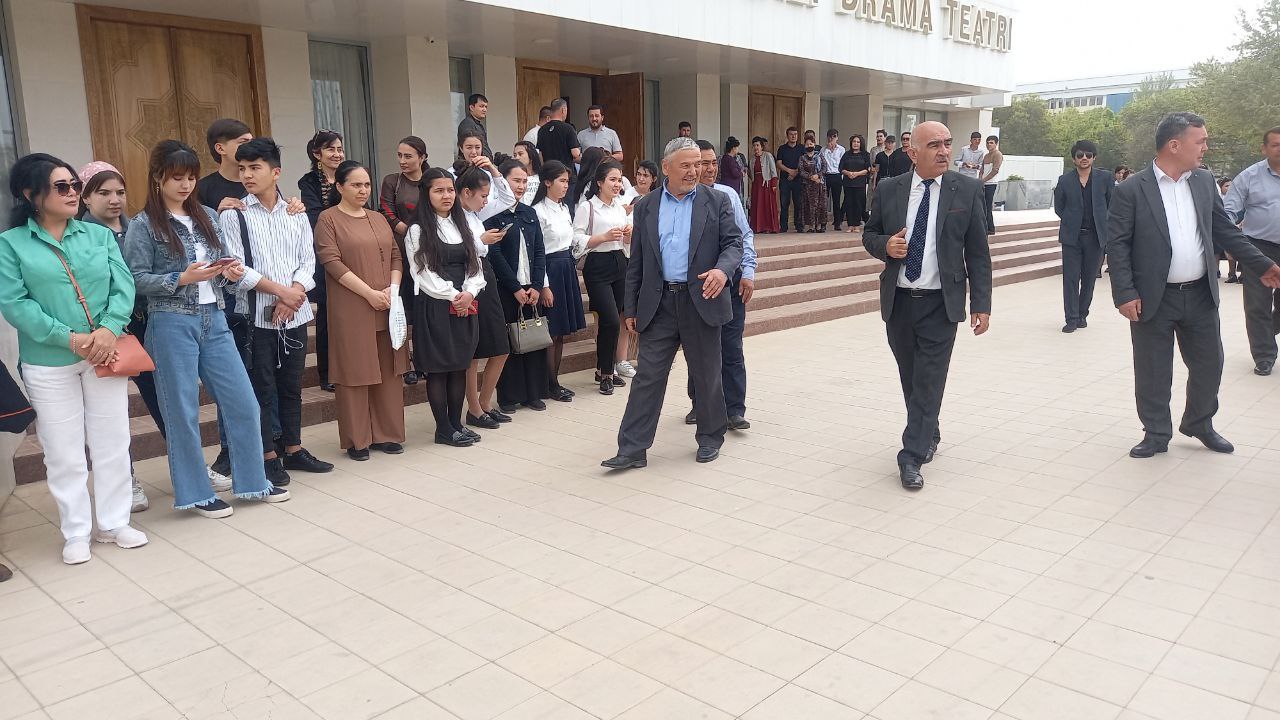 Xorazm viloyati drama teatri ijodiy jamoasi Jizzaxda