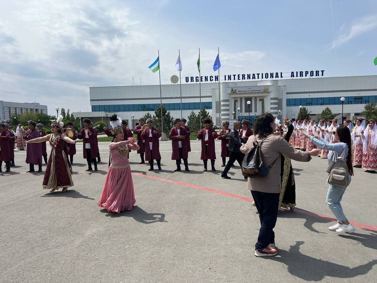 Xalqaro festival ishtirokchilarni kutib olish