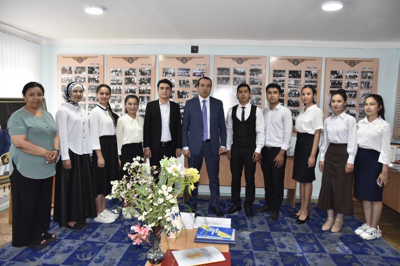 Madaniyat vaziri Ozodbek Nazarbekov Farg‘ona ixtisoslashtirilgan san’at maktabiga tashrif buyurdi