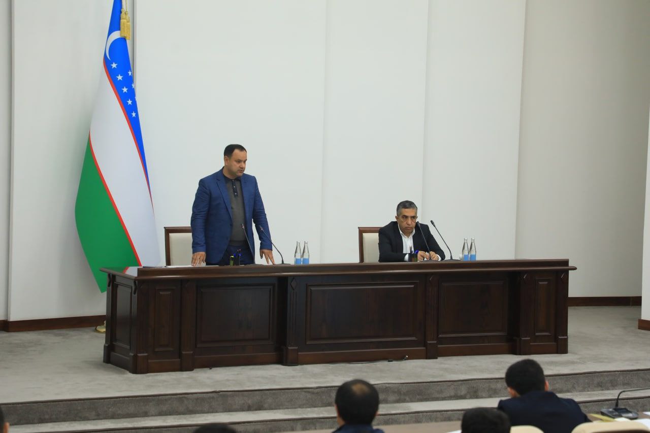 20-oktabr kuni Namangan viloyati hokimligida  “Mahallalarda yoshlar bilan ishlash tizimini tubdan takomillashtirish chora-tadbirlari to‘g‘risida”gi qarori asosida amalga oshirilgan ishlar boʻyicha yig‘ilish o‘tkazildi