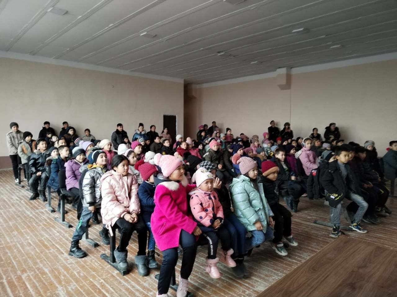 “G'aroyib qor bola” deb nomlangan teatr tomoshasi namoyishi bo’lib o’tdi