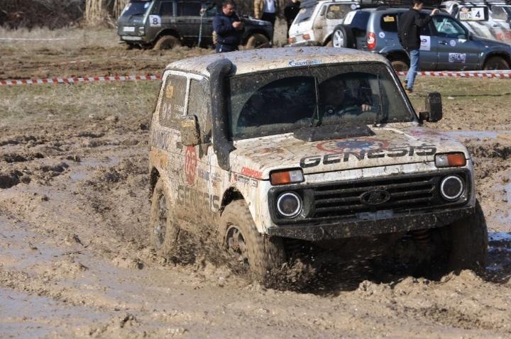 Ayni damda Toshkent viloyatining Bo‘stonliq tumanidagi Oqsoqotasoy hududida “Jeep sprint” xalqaro musobaqasi bo‘lib o‘tmoqda