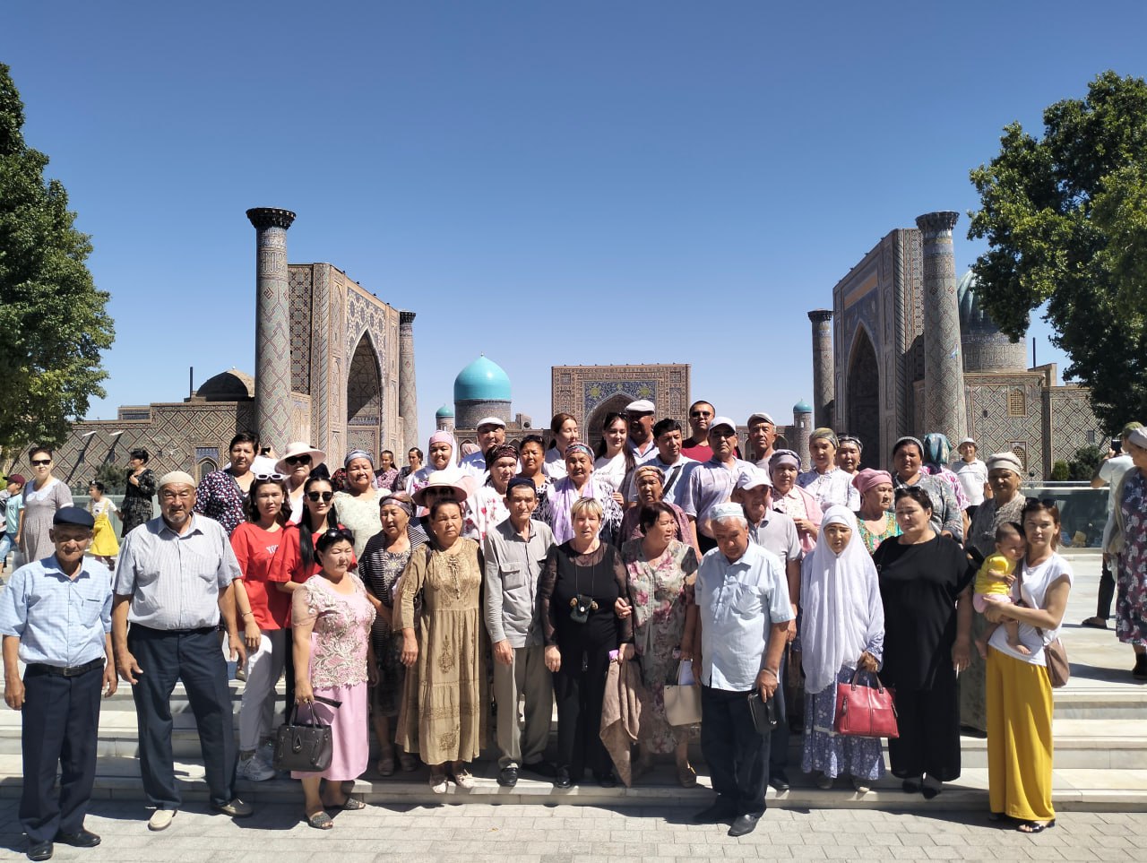 “Sayohat barcha uchun!”: bir guruh qoraqalpog‘istonliklar Samarqandda