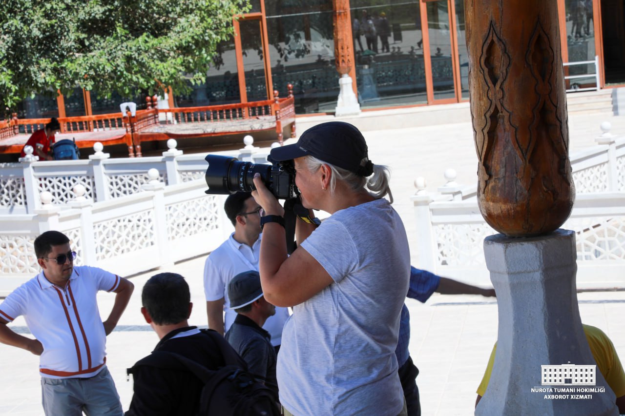 Turk dunyosi fotograflari uchun Nurota tumanidagi "Chashma" tarixiy-me'moriy majmuasiga infotur tashkil etildi