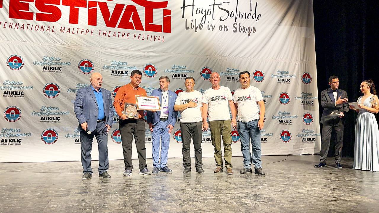 "Uch baxtsizlik" V Xalqaro teatrlar festivalida