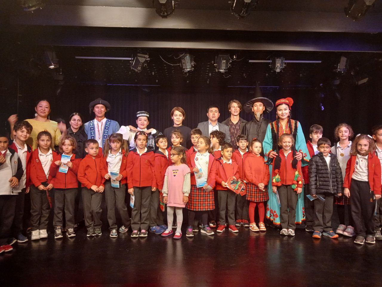 Qoraqalpoq davlat qo‘g‘irchoq teatri Turkiyada