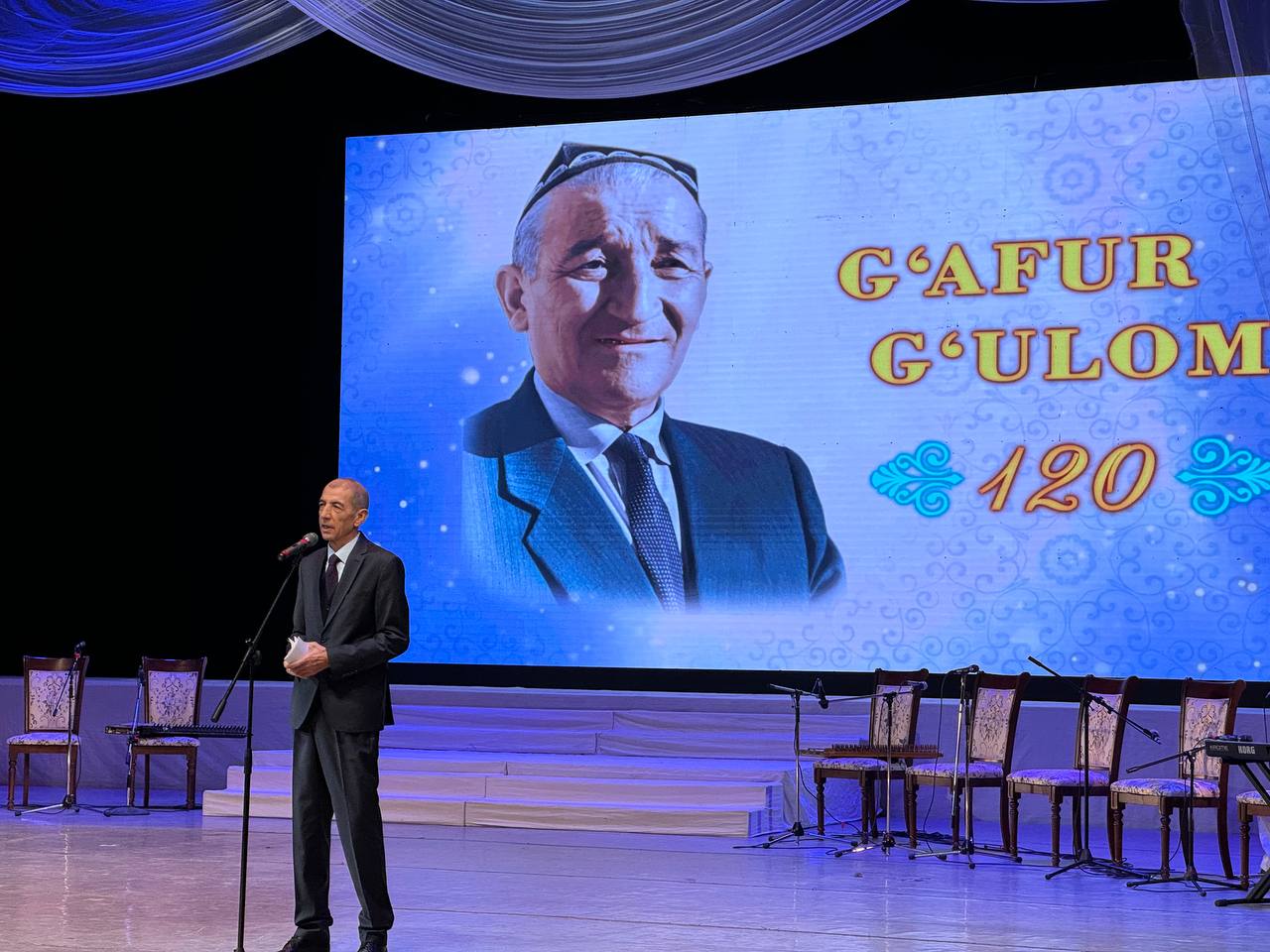 "Buyuklarni yod etib"
