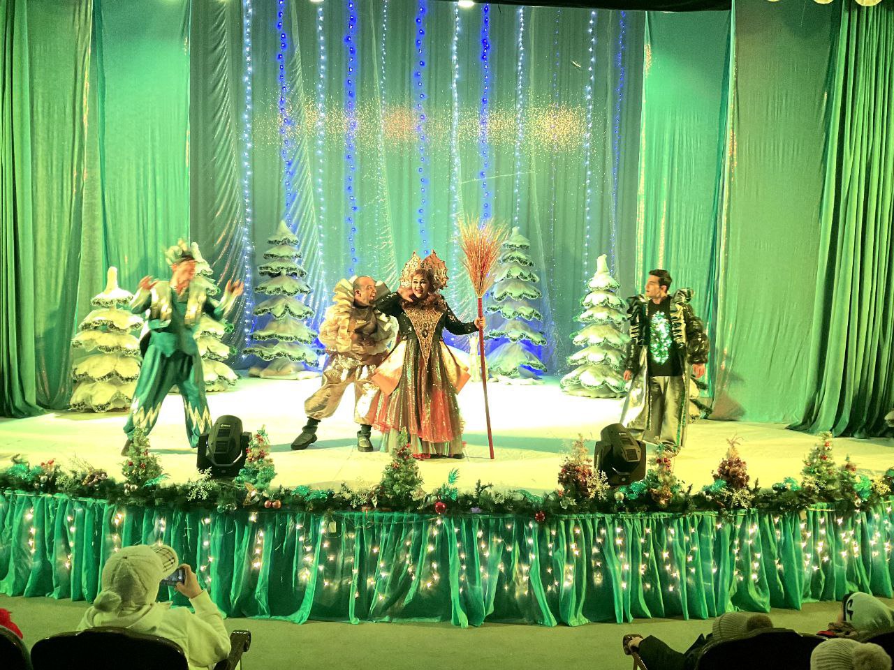 Teatrlarda yangi yil tomoshalari boshlandi