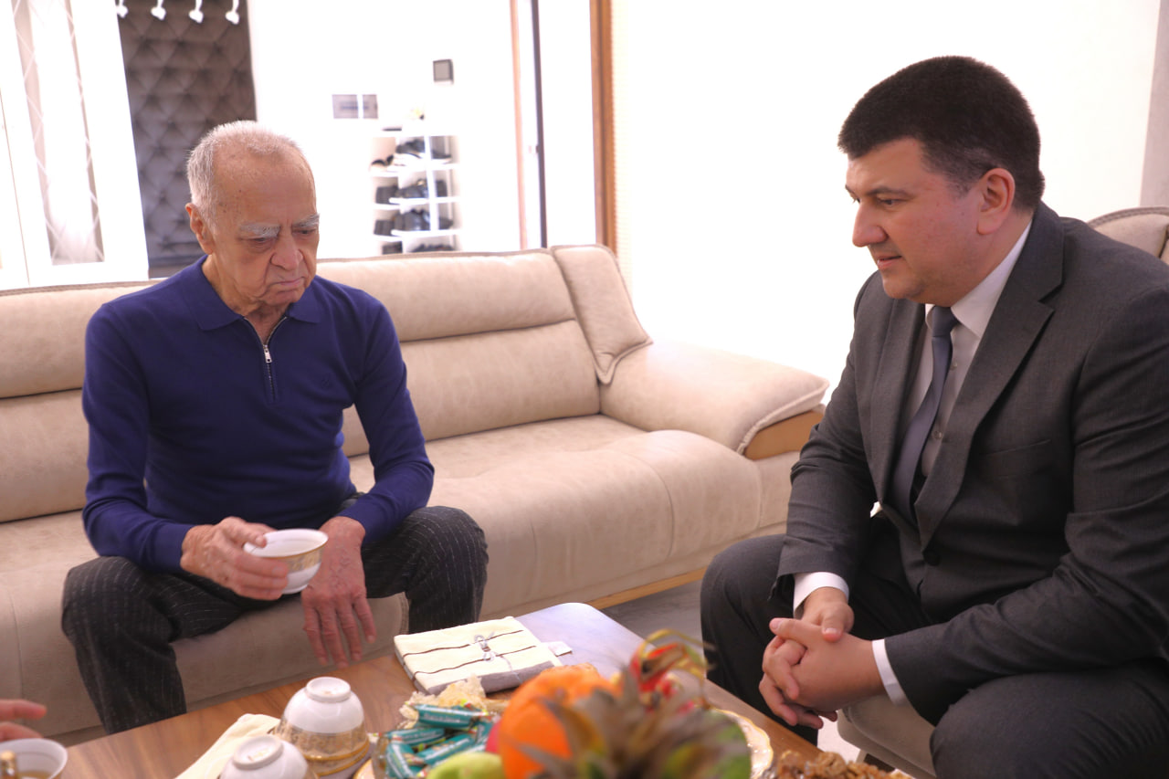 Vazirlik rahbariyati 86 yoshni qarshilagan Oʻzbekiston xalq artisti Yoqub Ahmedovni tabrikladi