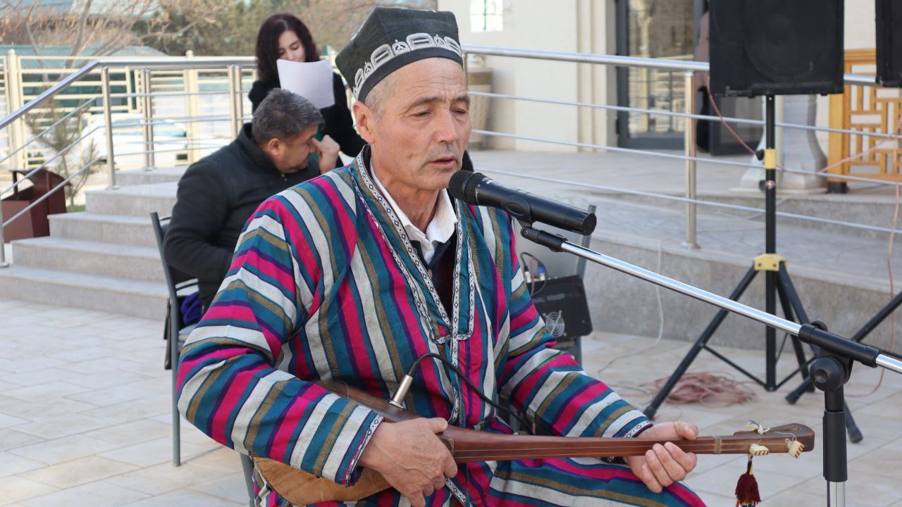 Termiz shahri Nuroniylar maskanida ijodiy uchrashuv
